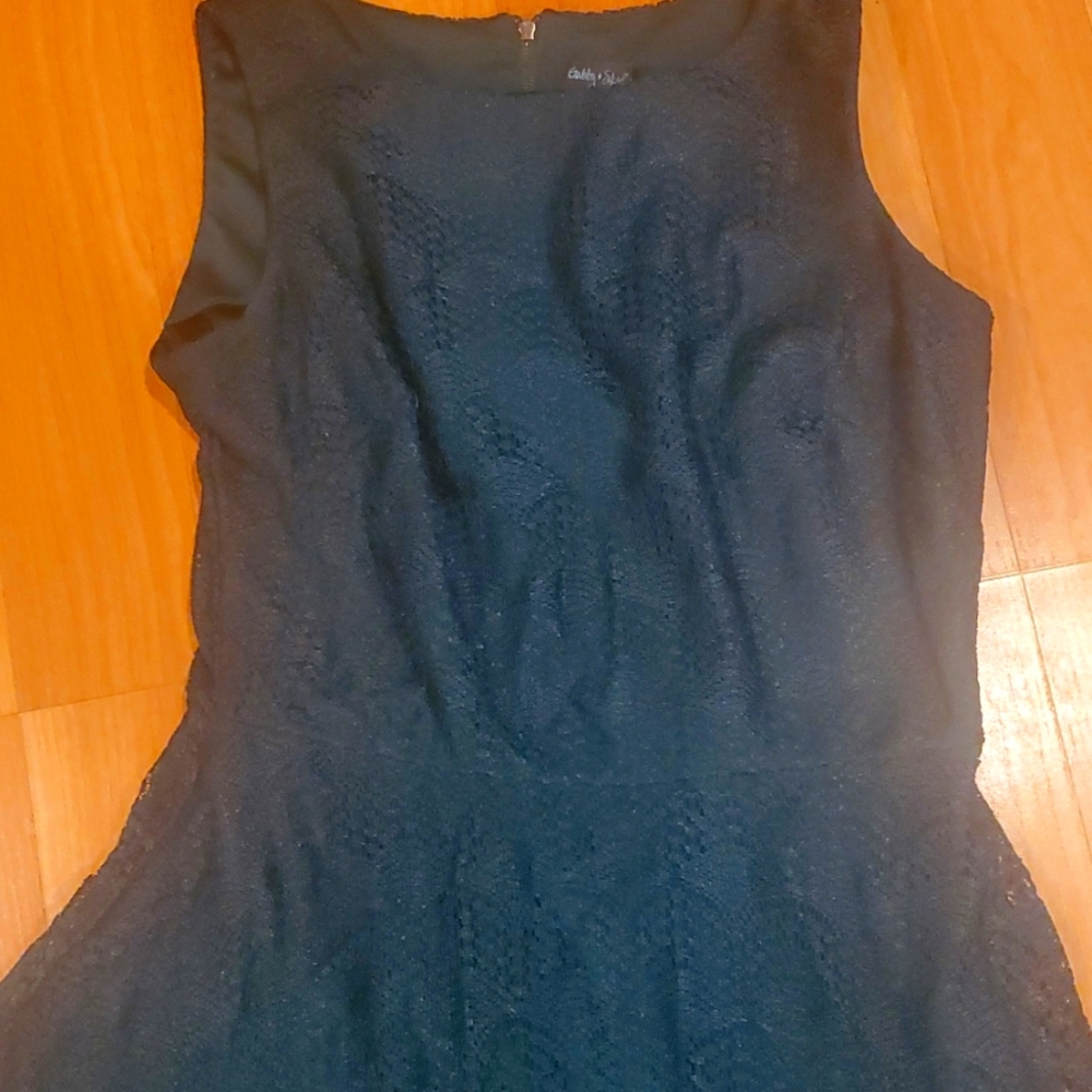 Gabby Skye Green Lace Dress – Size 12